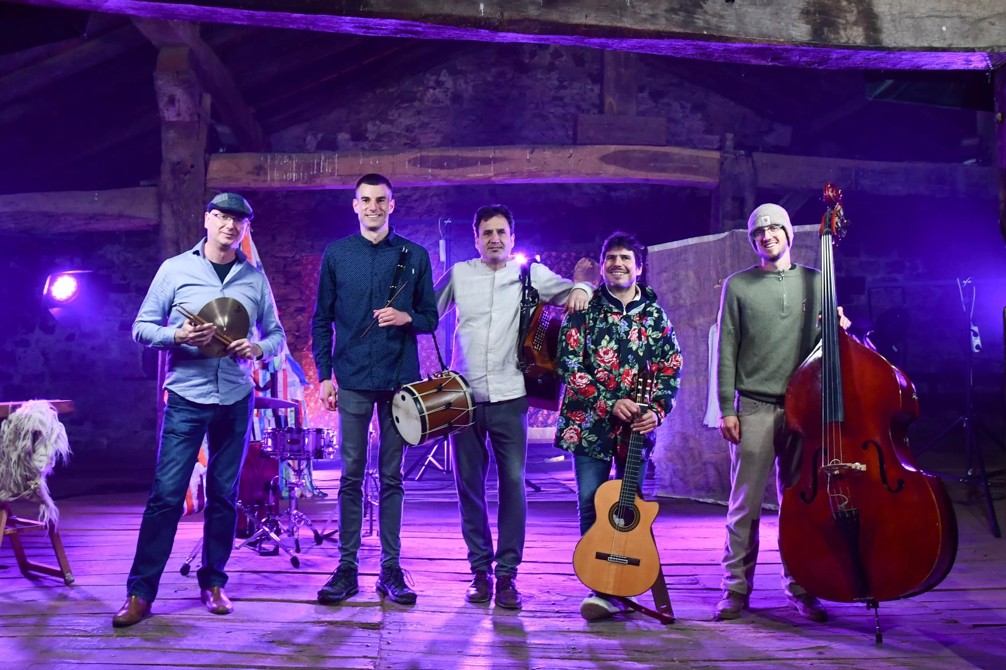 Integrantes del grupo Mielotxin.