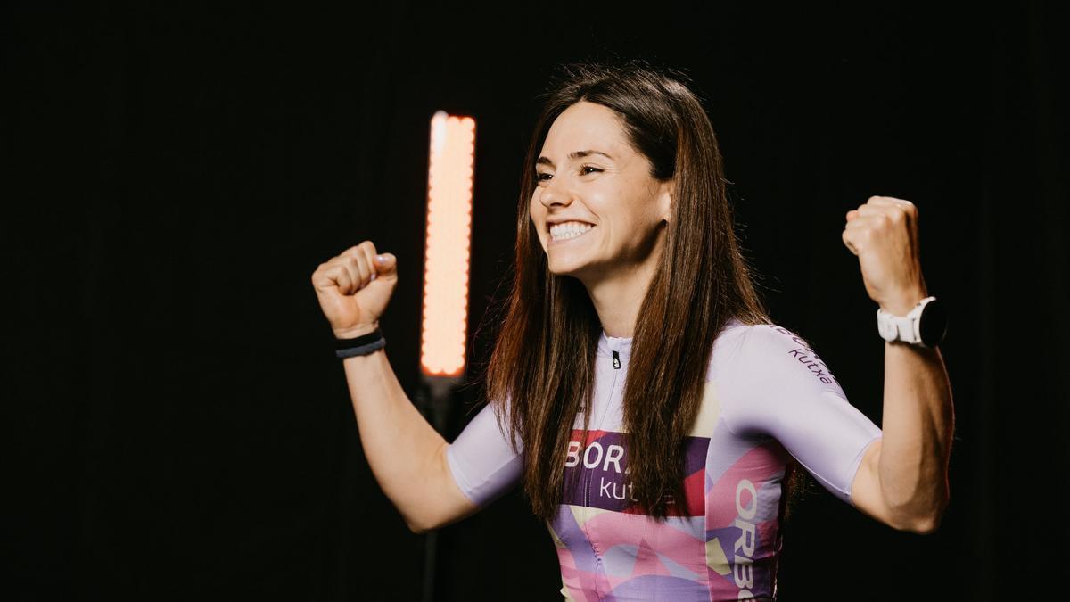 Lourdes Oyarbide posa con su último maillot.