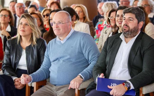 El secretario general del PP, Miguel Tellado (en el centro), en Cartagena.