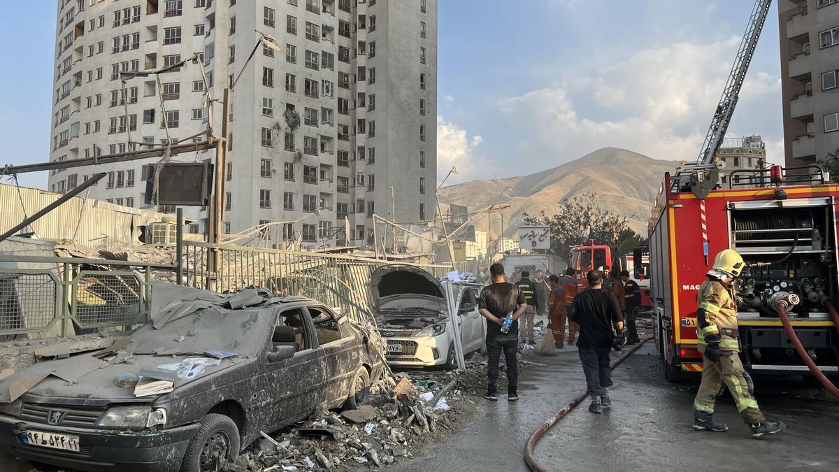 Destrozos causados por un ataque israelí este viernes sobre la capital iraní