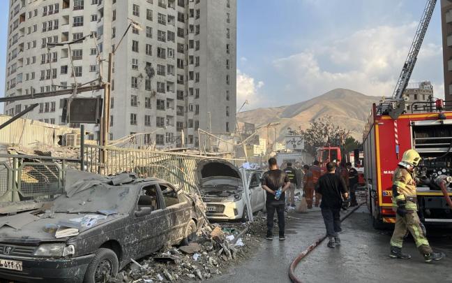 Destrozos causados por un ataque israelí este viernes sobre la capital iraní