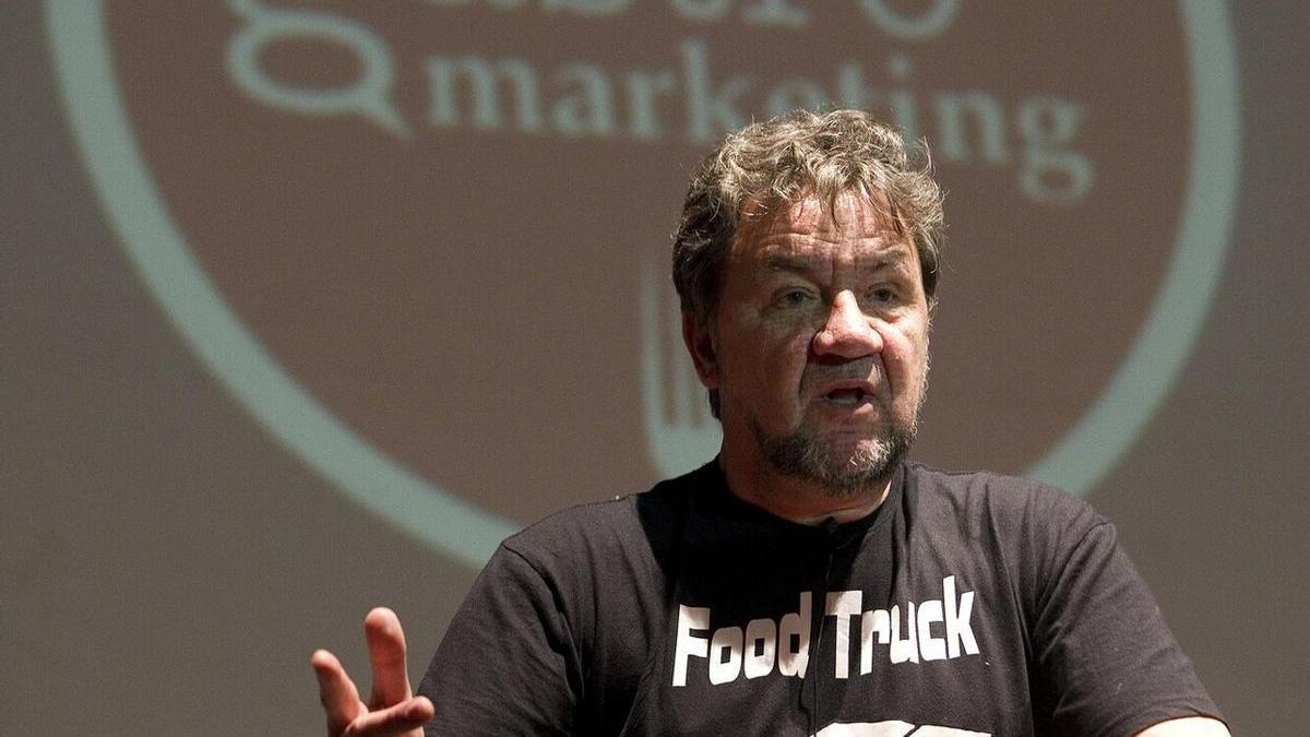 El cocinero Koldo Royo ofreciendo una charla.