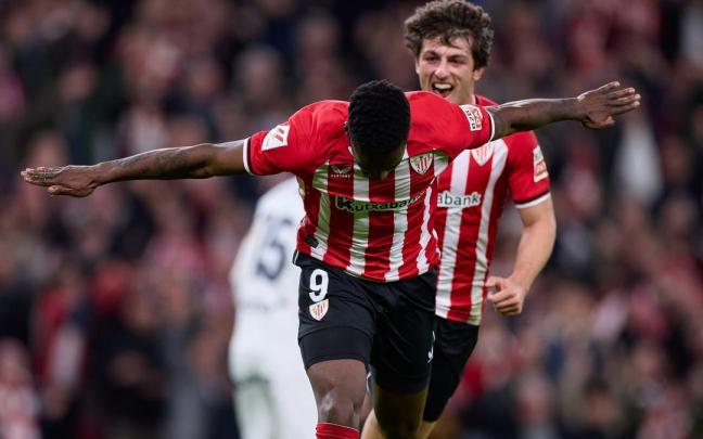 Iñaki Williams celebrando el tercer gol haciendo la forma de un avión / EP Iñaki Williams celebrando el tercer gol haciendo la forma de un avión