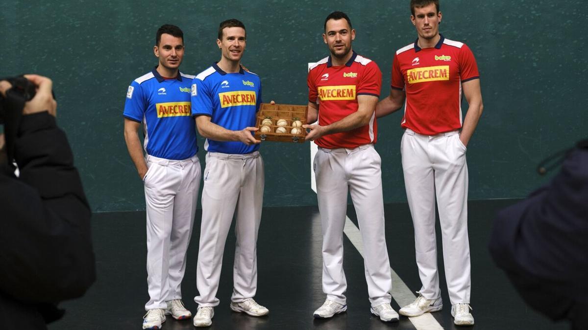 Jaka-Mariezkurrena II y Artola-Imaz seleccionan material para la primera jornada de la liguilla de semifinales del Parejas.