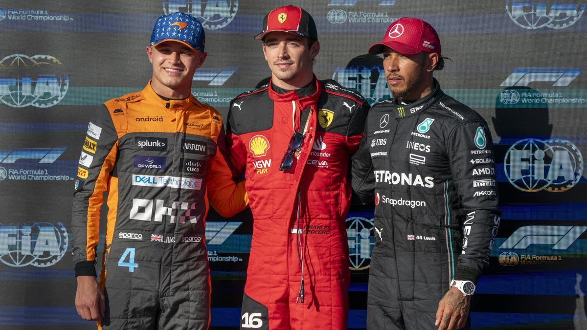 Leclerc (c), Norris (i) y Hamilton (d), los tres más rápidos en la clasificación en Austin.