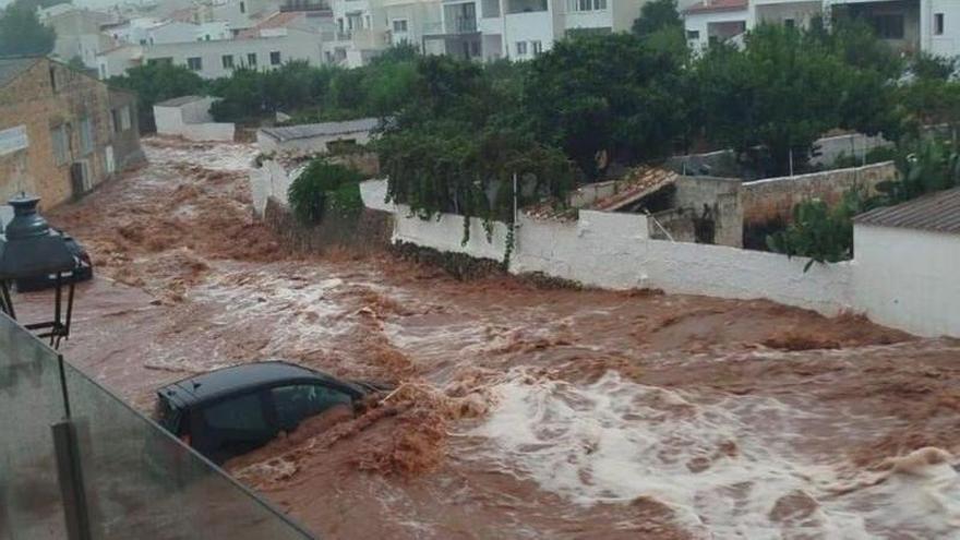 Inundaciones en Es Mercadal por la tormenta de este jueves.