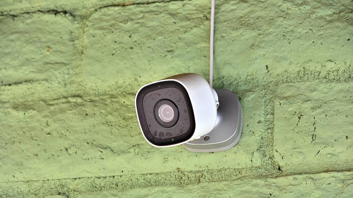 Cámara de videovigilancia en una zona común