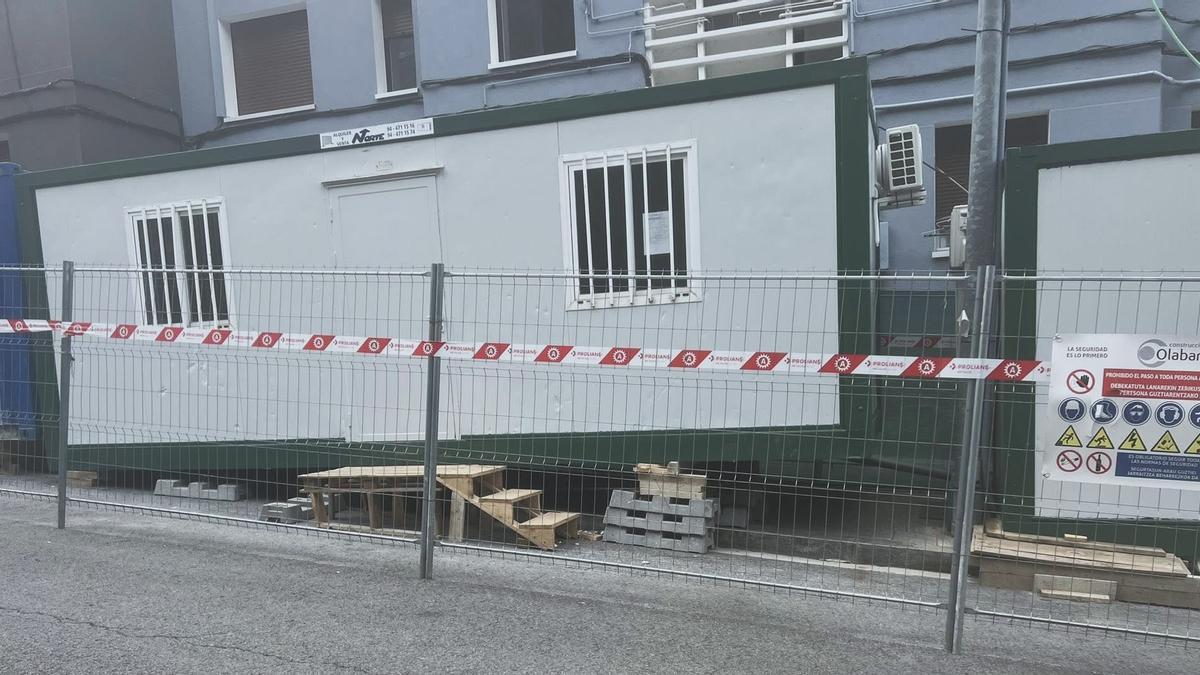 La colocación de las casetas de obra genera inseguridad y preocupación en Aperribai