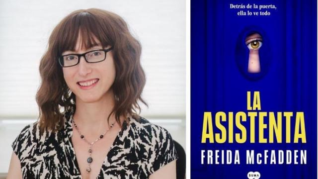 Freida McFadden, junto a un ejemplar de 'La asistenta'.