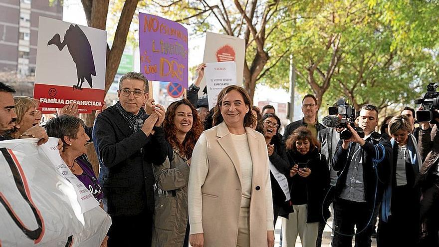 La alcaldesa de Barcelona, Ada Colau, ayer a la salida de los juzgados. | FOTO: E. P.