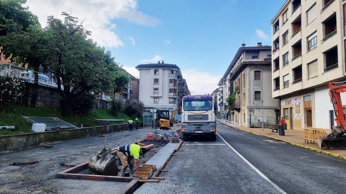 Obras de bulevarización de la calle Idiazabal