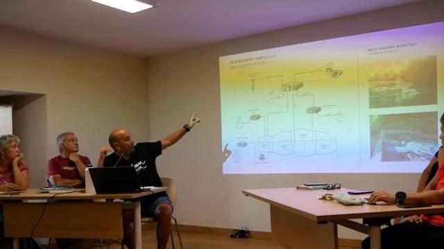 Un momento de la reunión por la crisis del agua el 3 de agosto en Zuia