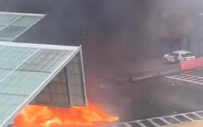 La explosión en el puente Rainbow. La explosión en el puente Rainbow.