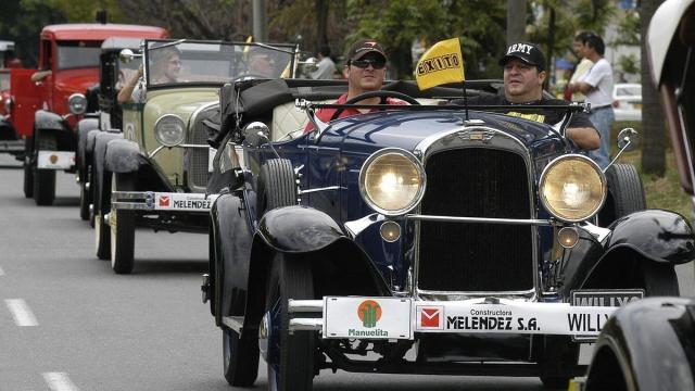 Las concentraciones de coches clásicos permiten admirar vehículos cargados de historia.