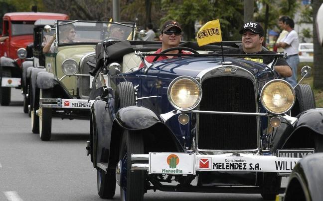 Las concentraciones de coches clásicos permiten admirar vehículos cargados de historia.