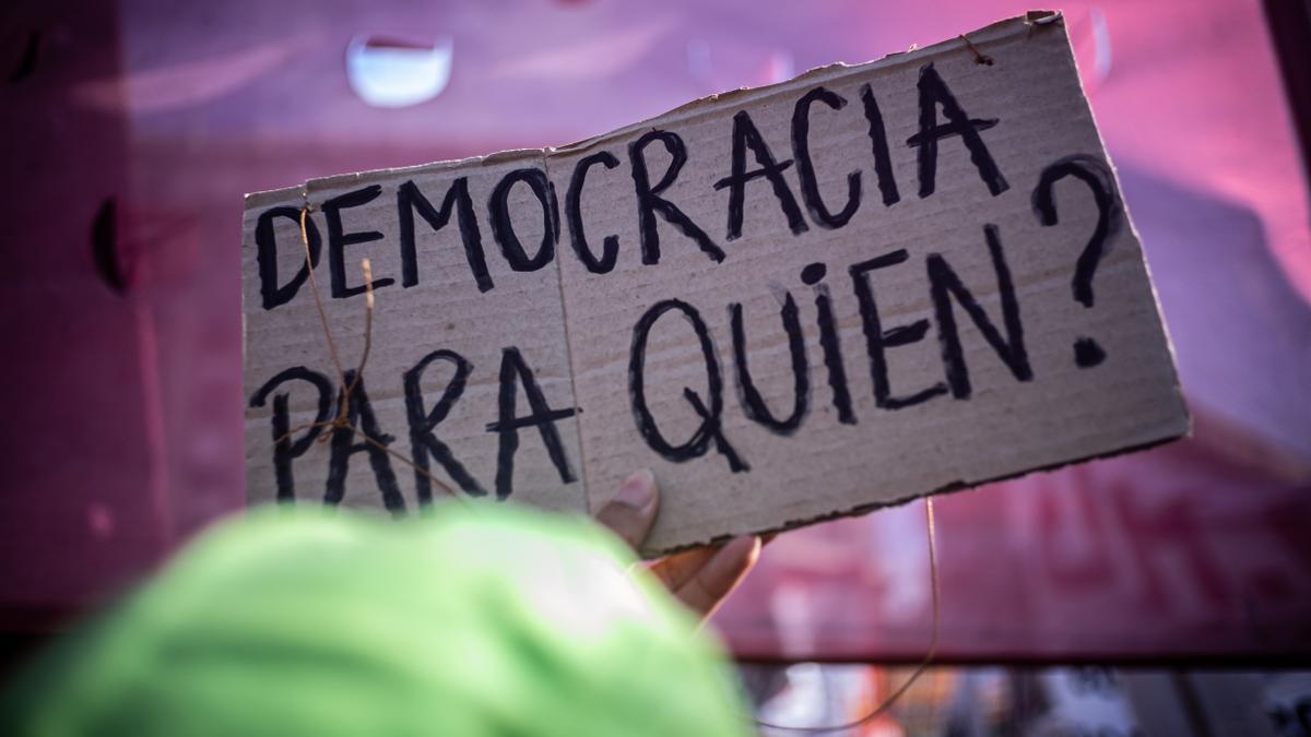 Cartel de una protesta llevada a cabo en Argentina en diciembre de 2023.