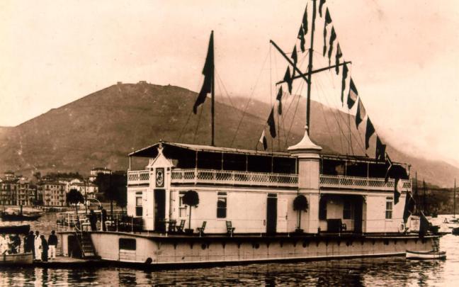 La batea que fue sede del Real Sporting Club durante sus primeros años de existencia.