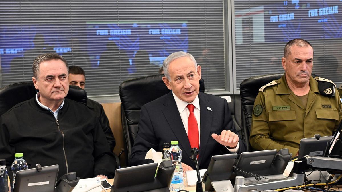 Benjamin Netanyahu junto a Israel Katz y Eyal Zamir