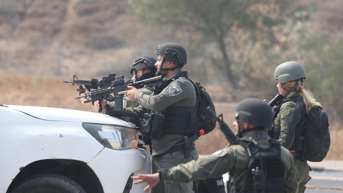 Soldados israelíes desplegados en la frontera con Gaza.