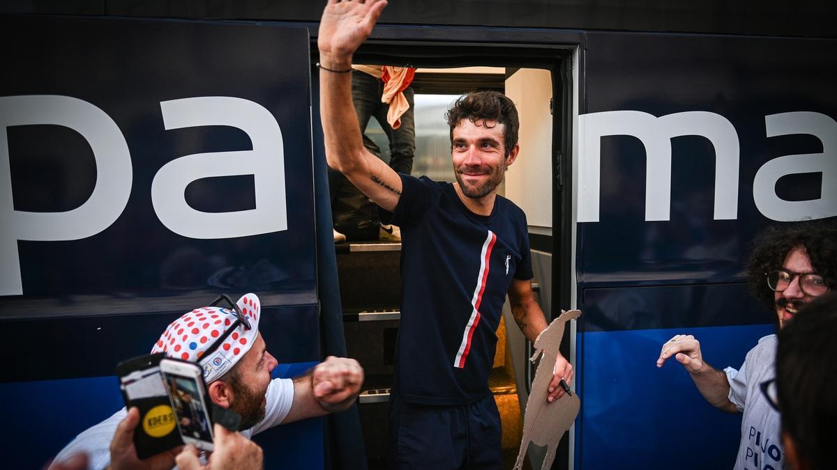 Thibaut Pinot se despide de la afición en Il Lombardia.