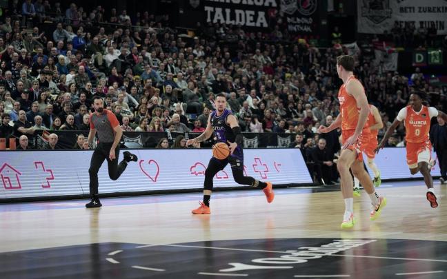 Margiris Normantas volverá a medirse a Valencia Basket en Miribilla. / MARKEL FERNÁNDEZ