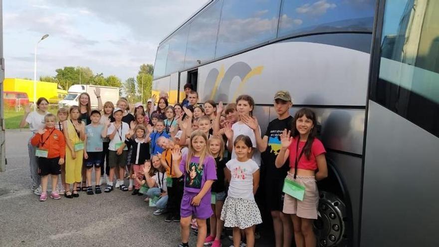 El grupo de menores ucranianos que pasará el verano en Euskadi ya está de camino.