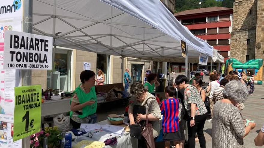 Una pasada edición de Elkartasun Eguna, que tiene su punto de encuentro en la plaza Seber Altube.