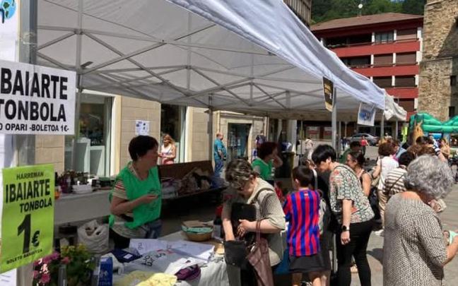 Una pasada edición de Elkartasun Eguna, que tiene su punto de encuentro en la plaza Seber Altube. / Harreman. Una pasada edición de Elkartasun Eguna, que tiene su punto de encuentro en la plaza Seber Altube.