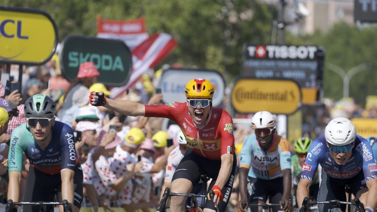 Soren Waerenskjold celebra la victoria al esprint.