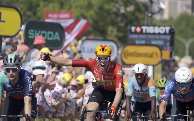 Soren Waerenskjold celebra la victoria al esprint.