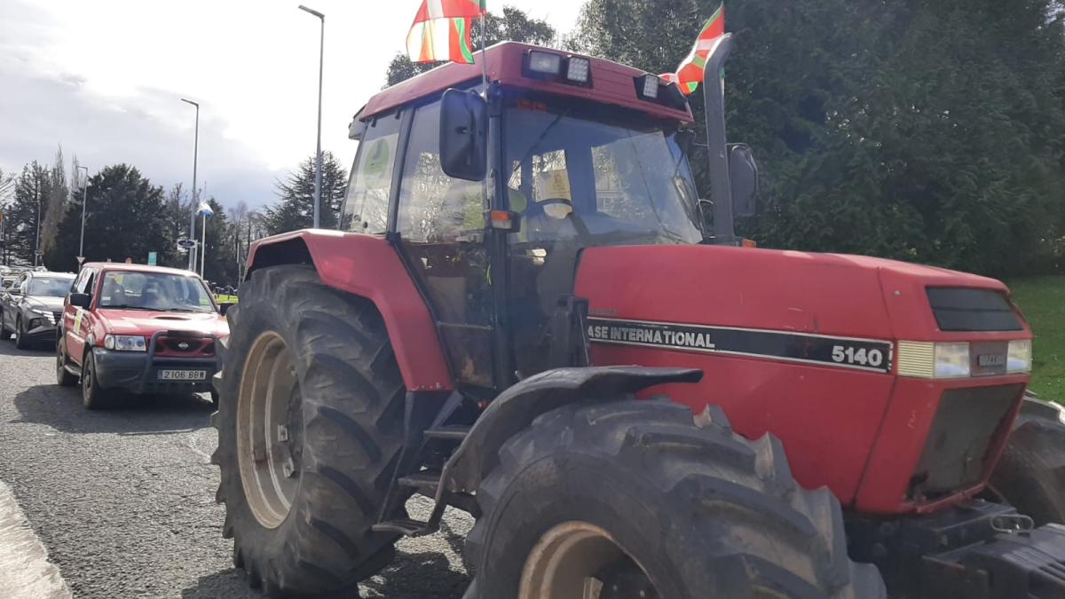 Un tractor, durante la movilización convocada la semana pasada en Donostia por EHNE, ENBA y GEBE. Foto: Esther Fernández