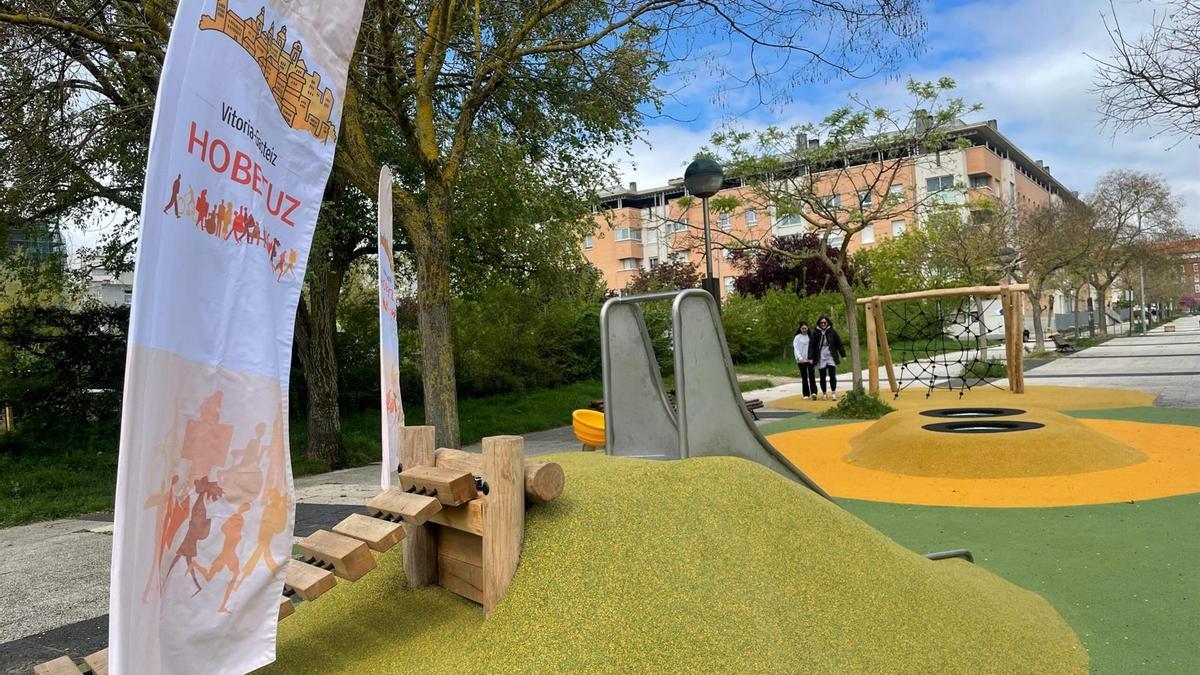 Gasteizko Udalak Getaria kaleko haur parke berritua ireki du.