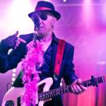 Francis, la voz de Doctor Deseo, durante un concierto.