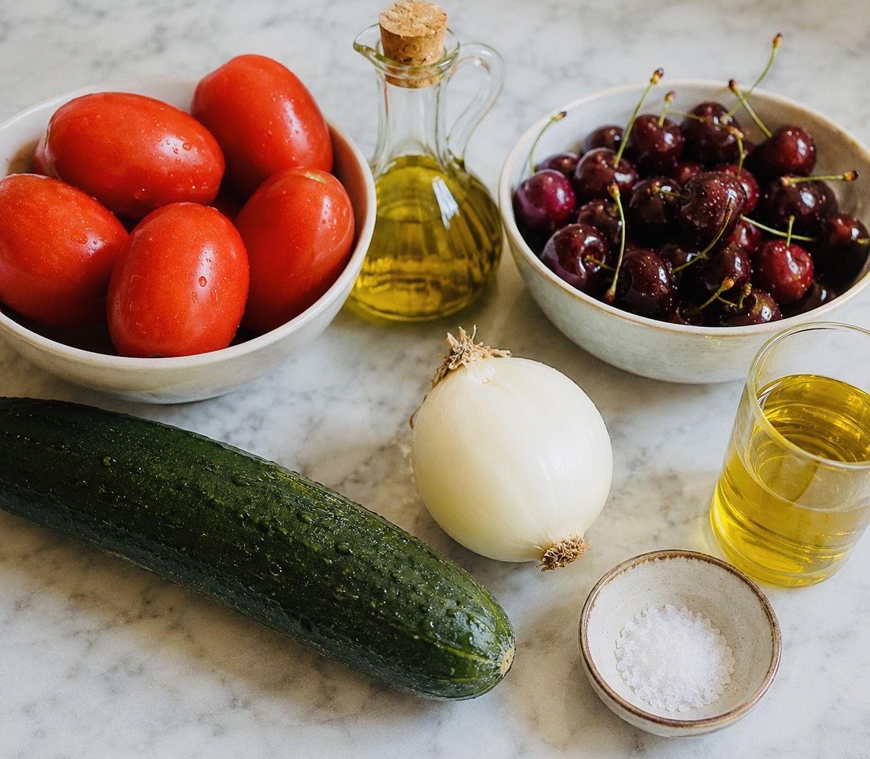 Todos los ingredientes del gazpacho.
