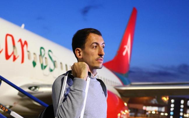 Mikel Oyarzabal, a su llegada a Belgrado para el partido ante el Maccabi. / REAL SOCIEDAD