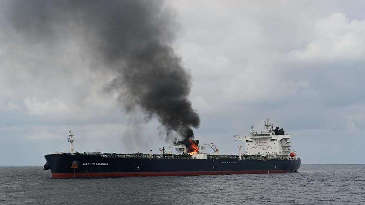 Imagen de archivo de un buque atacado en el golfo de Adén.