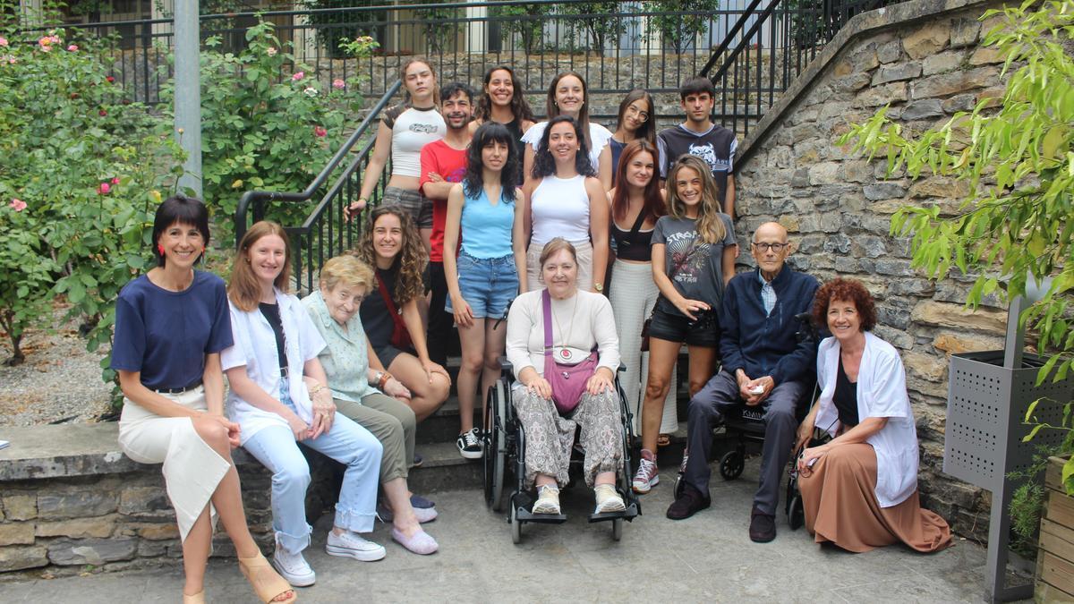 Bienvenida este lunes a las y los jóvenes que participan en el campo de trabajo ‘Intercambio entre generaciones’, que Mizpirualde egoitza acoge desde 2009.
