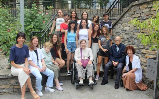 Bienvenida este lunes a las y los jóvenes que participan en el campo de trabajo ‘Intercambio entre generaciones’, que Mizpirualde egoitza acoge desde 2009.