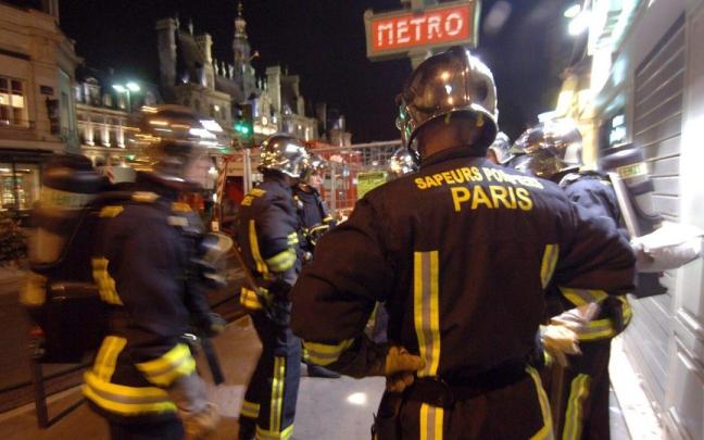 Imagen de archivo de los bomberos de París.