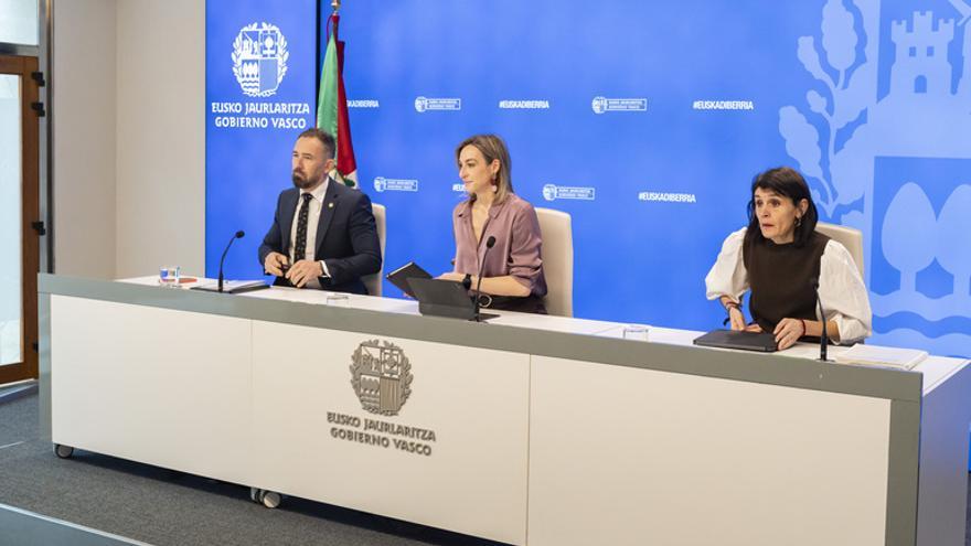 Ubarretxena subraya que el Gobierno Vasco está a "solucionar" y no al "ruido" entre socios.