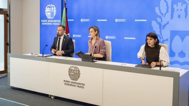 Ubarretxena subraya que el Gobierno Vasco está a "solucionar" y no al "ruido" entre socios.