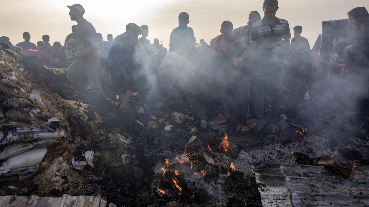 Ataque israelí contra un campamento de desplazados en Rafah.