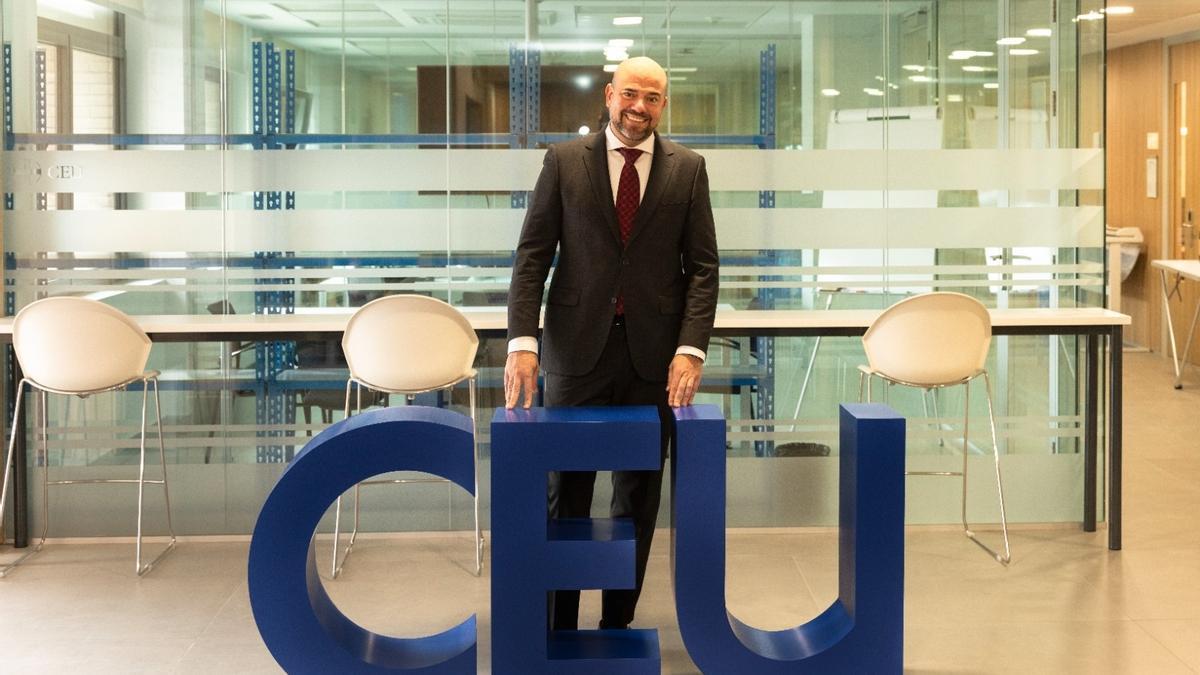 El CEU confirma la muerte de su director de Colegios, Carlos Ortiz, en el accidente ferroviario de Urda, a 31 de octubre de 2026.