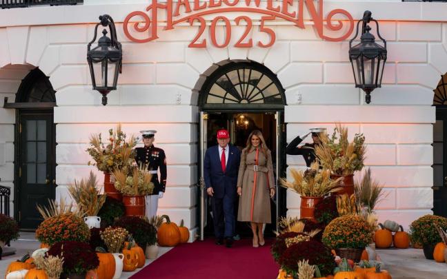 Melania y Trump se rinden ante Halloween: dulces, niños y calabazas en la Casa Blanca