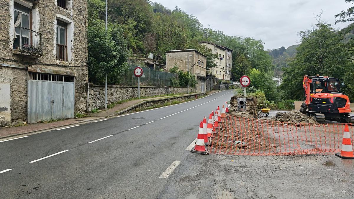 Punto en el que han comenzado las obras de la última fase del bidegorri de Urteaga.