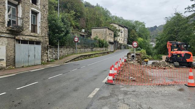 Punto en el que han comenzado las obras de la última fase del bidegorri de Urteaga.