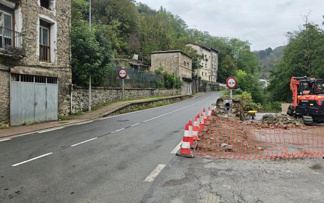 Punto en el que han comenzado las obras de la última fase del bidegorri de Urteaga.