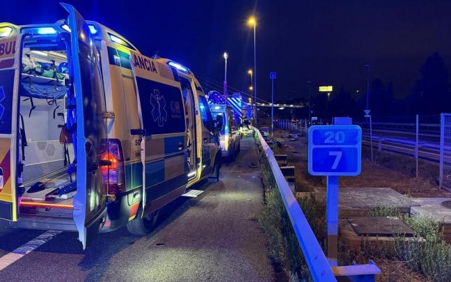 Equipos de emergencia en el lugar del accidente.