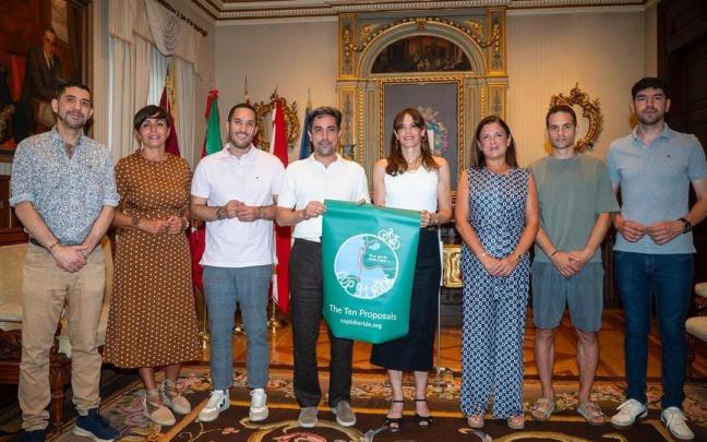 COP31 Bike Ride klimaren aldeko munduko bizikleta martxa Gasteizera eta Arabara iritsi da.