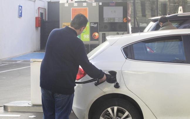 Quienes reposten esta semana pagarán el precio medio del litro del gasóleo a 1,865 euros